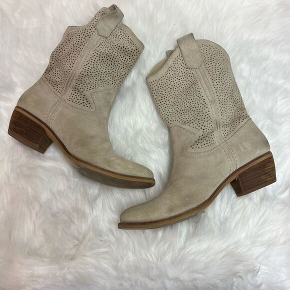 BCBG ‘Bastille’ Cowboy Boots, Pull On Boots Size 8 Bin 17 - Picture 3 of 10